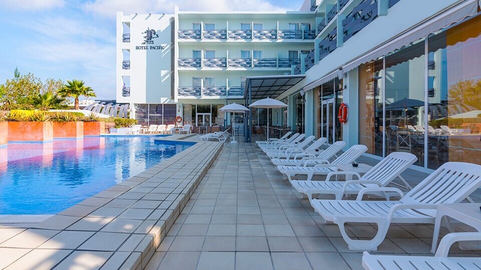 azuline Hotel Pacific